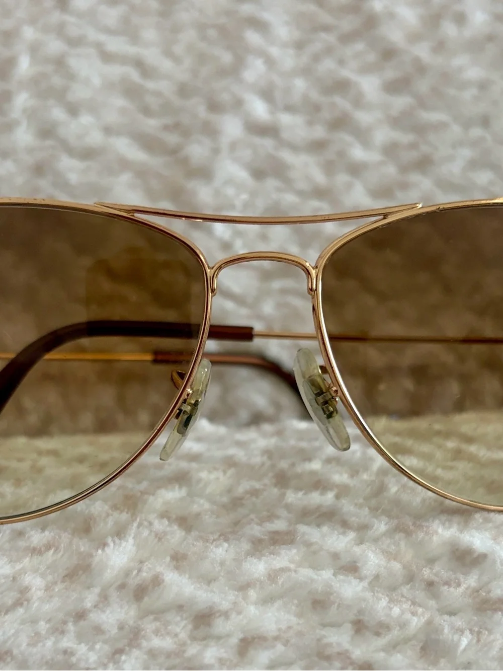 Ray-Ban Gold Aviator Sunglasses with Brown Gradient Lenses